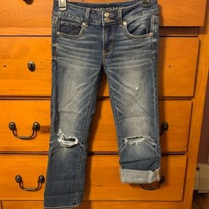 American Eagle distressed artist crop super stretch jeans. Size 0